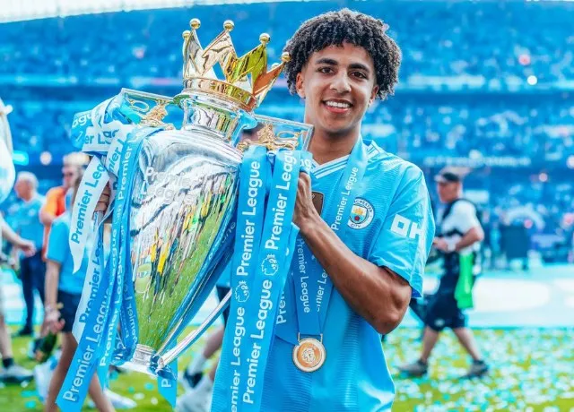 Lewis mảnh ghép thành công của HLV Guardiola khi Man City vắng trụ cột